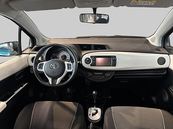 Toyota Yaris 11 of 18