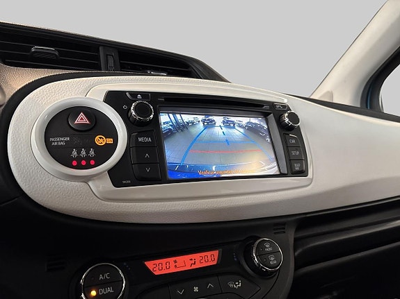 Toyota Yaris 16 of 18