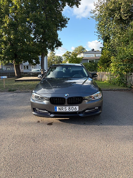 BMW 318d 2 of 10
