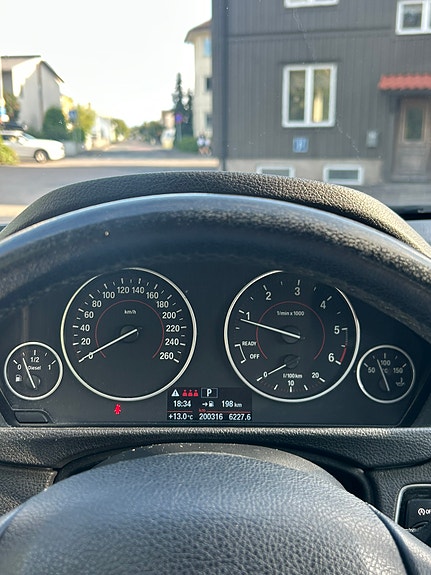 BMW 318d 9 of 10