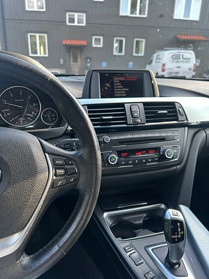 BMW 318d 8 of 10
