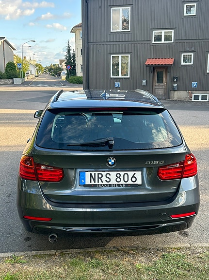 BMW 318d 4 of 10