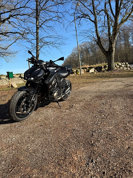 Kawasaki Z1000 2 of 3