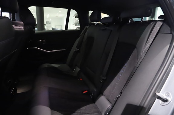 BMW 330e 11 of 11