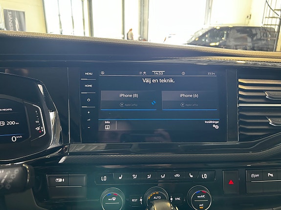 Volkswagen California 9 of 30
