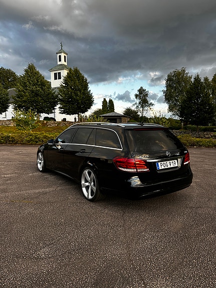 Mercedes-Benz E220 4 of 7