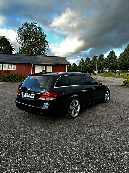 Mercedes-Benz E220 3 of 7