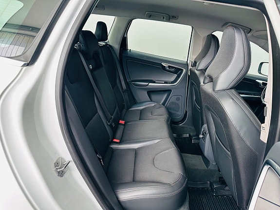 Volvo XC60 15 of 21