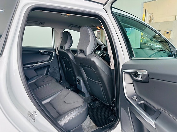 Volvo XC60 14 of 21