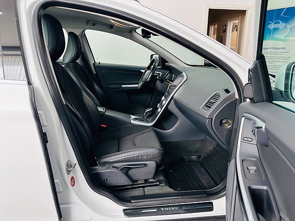 Volvo XC60 12 of 21