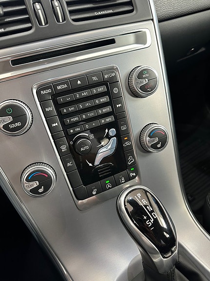 Volvo XC60 16 of 21