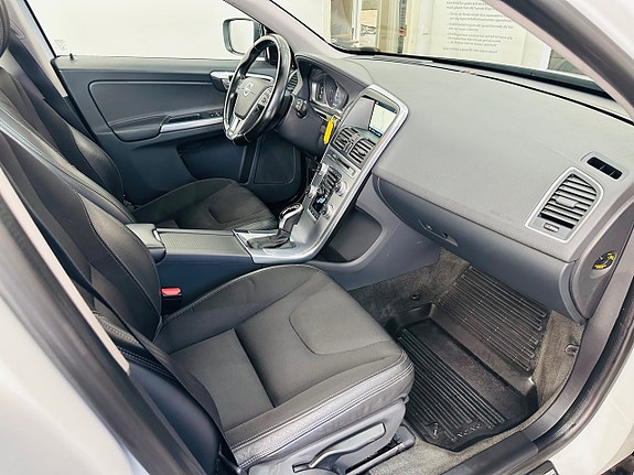 Volvo XC60 13 of 21