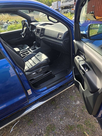 Volkswagen Amarok 6 of 9