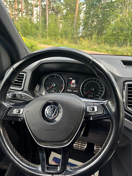 Volkswagen Amarok 9 of 9