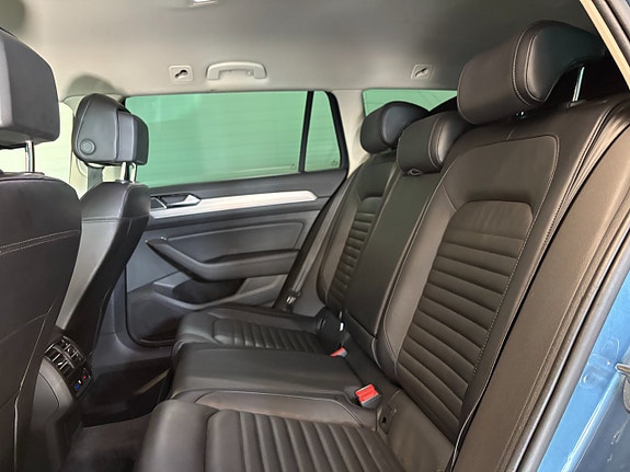 Volkswagen Passat Alltrack 18 of 23