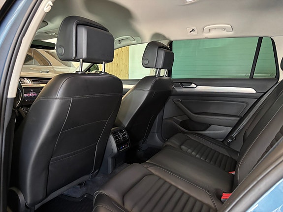 Volkswagen Passat Alltrack 17 of 23