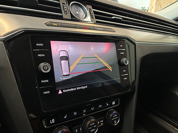 Volkswagen Passat Alltrack 14 of 23