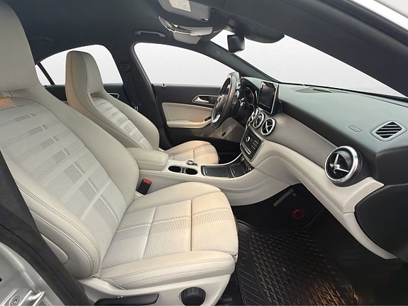 Mercedes-Benz CLA220 d 13 of 30