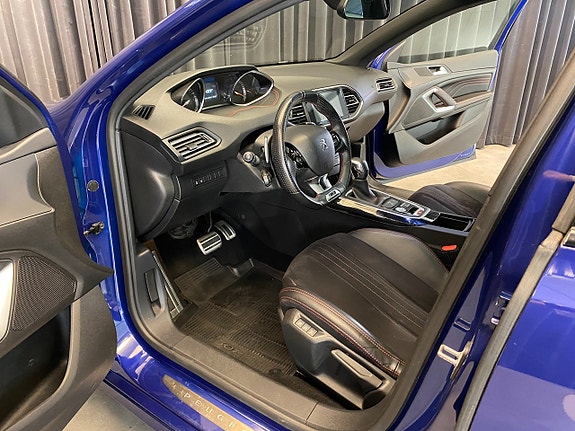 Peugeot 308 SW 19 of 30