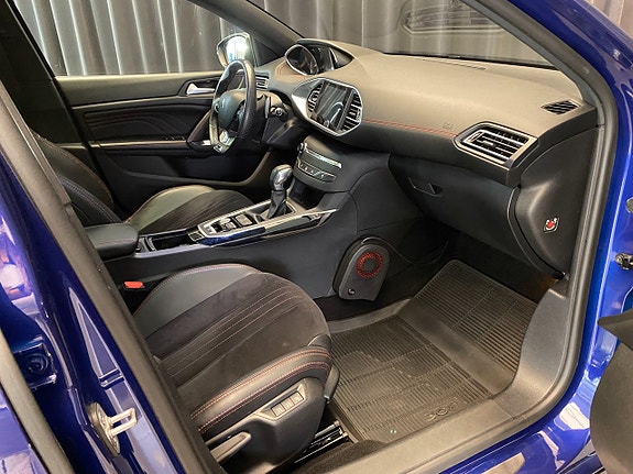 Peugeot 308 SW 18 of 30