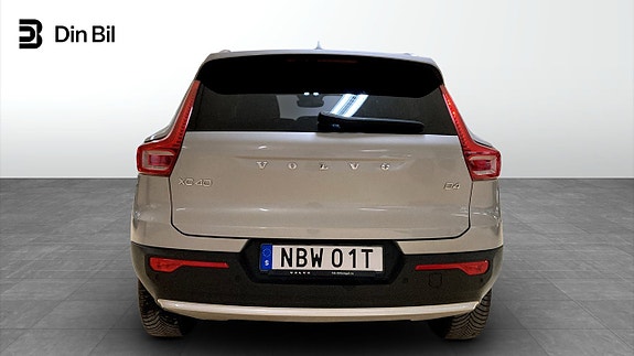 Volvo XC40 5 of 12