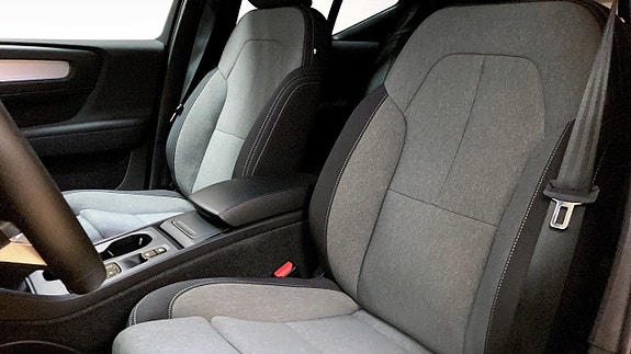 Volvo XC40 8 of 12