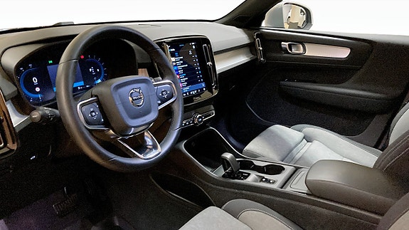Volvo XC40 7 of 12