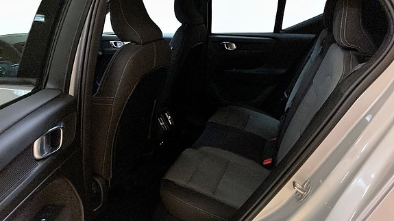Volvo XC40 11 of 12