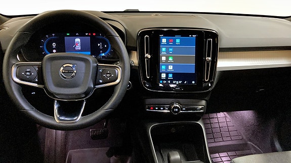 Volvo XC40 10 of 12