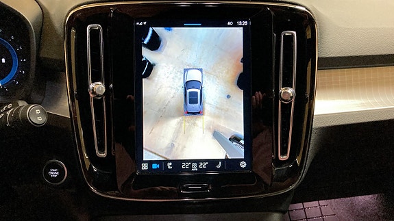 Volvo XC40 9 of 12