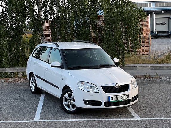 Skoda Fabia 2 of 9
