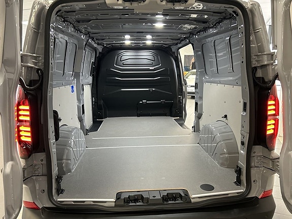 Volkswagen Transporter 3 of 9