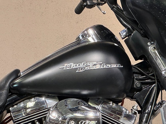 Harley-Davidson STREET GLIDE FLHX 2 of 7