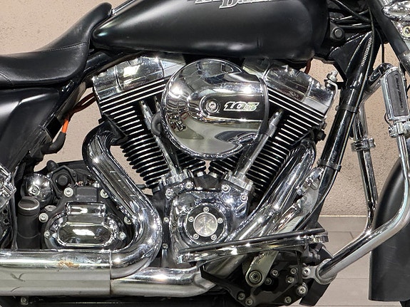 Harley-Davidson STREET GLIDE FLHX 3 of 7