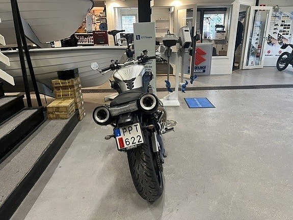 Yamaha MT-01 3 of 7