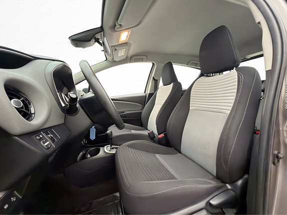 Toyota Yaris 11 of 30