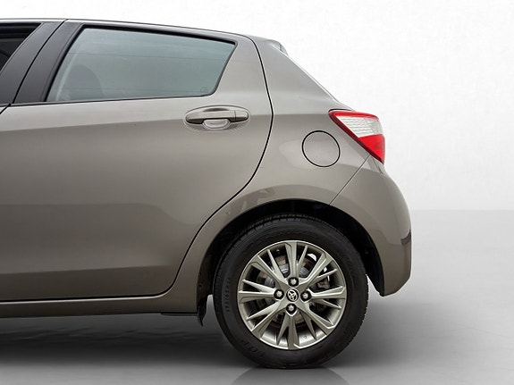 Toyota Yaris 30 of 30