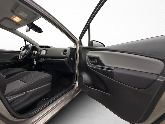 Toyota Yaris 24 of 30