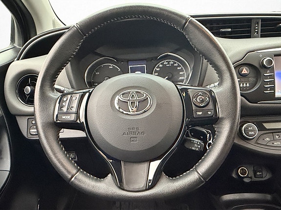 Toyota Yaris 13 of 30
