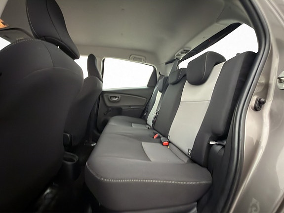 Toyota Yaris 26 of 30