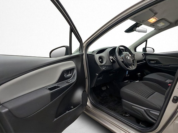 Toyota Yaris 10 of 30