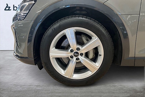 Audi Q8 15 of 23