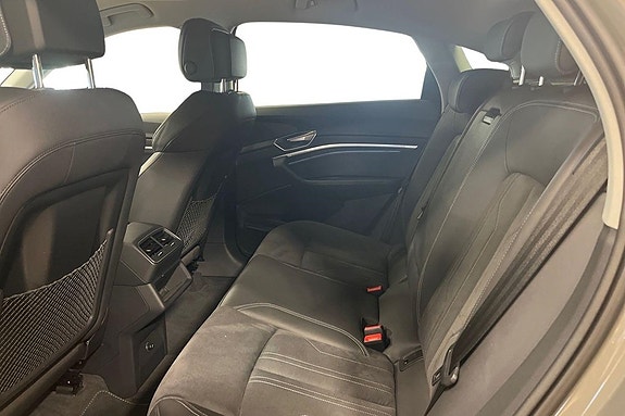 Audi Q8 11 of 23