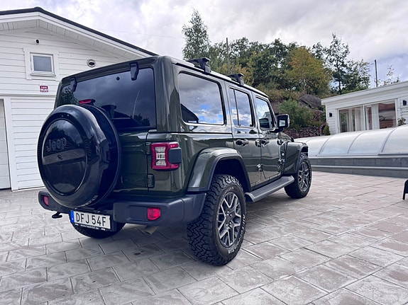 Jeep Wrangler Unlimited 2 of 17