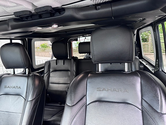 Jeep Wrangler Unlimited 6 of 17