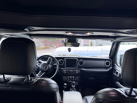Jeep Wrangler Unlimited 8 of 17
