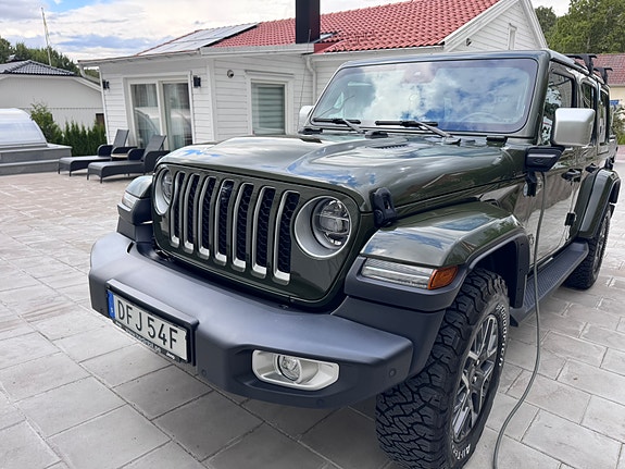 Jeep Wrangler Unlimited 3 of 17