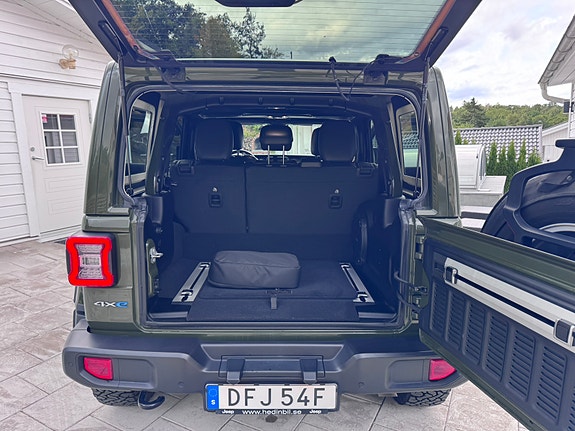 Jeep Wrangler Unlimited 12 of 17