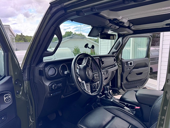 Jeep Wrangler Unlimited 13 of 17