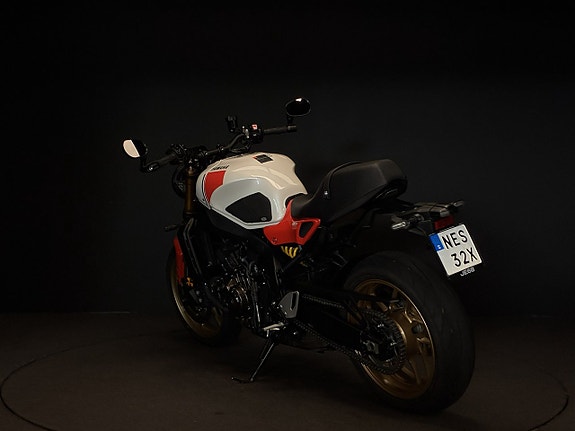 Yamaha XSR900 6 of 6